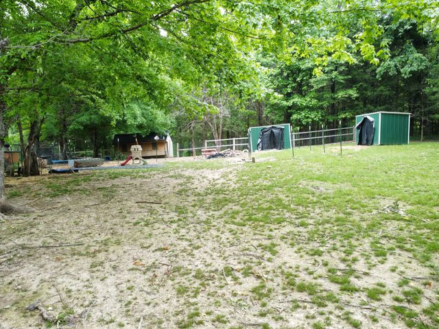 1200 Dawson Rd, White Bluff, TN 37187
