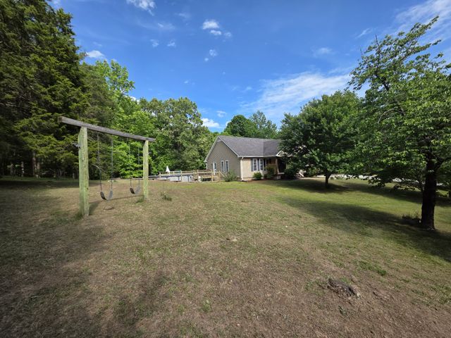 1200 Dawson Rd, White Bluff, TN 37187