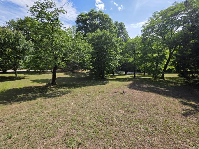 1200 Dawson Rd, White Bluff, TN 37187