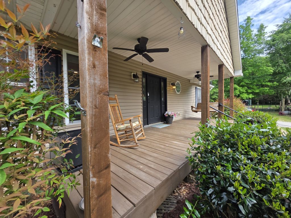 1200 Dawson Rd, White Bluff, TN 37187