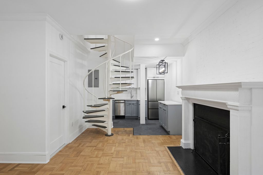 134 W 80TH Street PARLOR, New York City, NY 10024