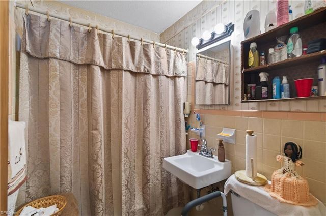146 Ruston DR, Newport News, VA 23602