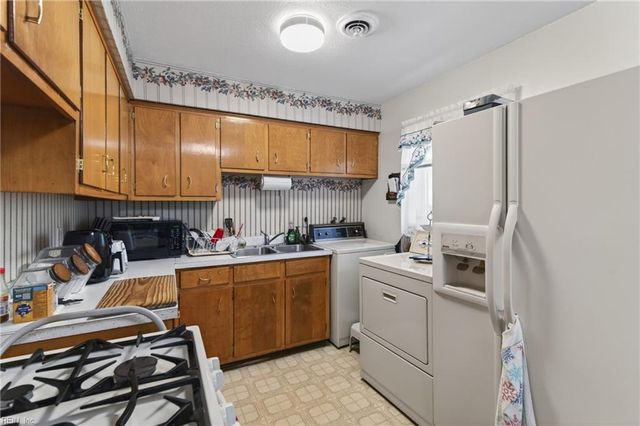 146 Ruston DR, Newport News, VA 23602