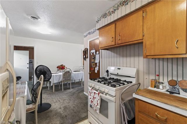 146 Ruston DR, Newport News, VA 23602