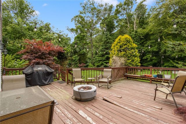 2 Daniel Way, Scituate, RI 02831