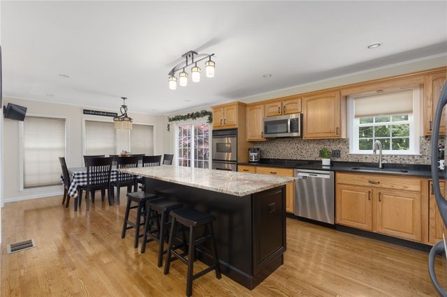 2 Daniel Way, Scituate, RI 02831
