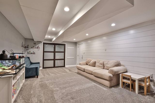 1012 Mary Lane, Wyoming, OH 45215