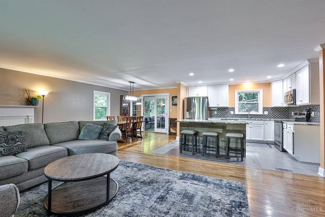 1012 Mary Lane, Wyoming, OH 45215