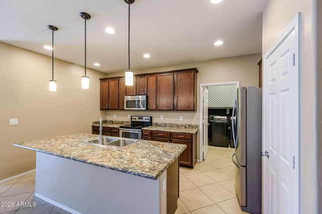 12041 W COTTONTAIL Lane, Peoria, AZ 85383