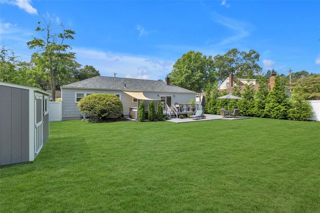 3 Sinclair Drive, Greenlawn, NY 11740
