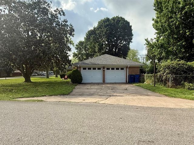 100 Irwin, West Columbia, TX 77486