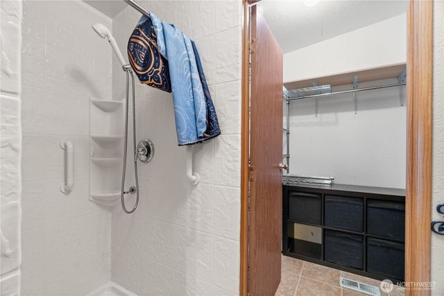 6827 Holmes Island Road SE, Lacey, WA 98503