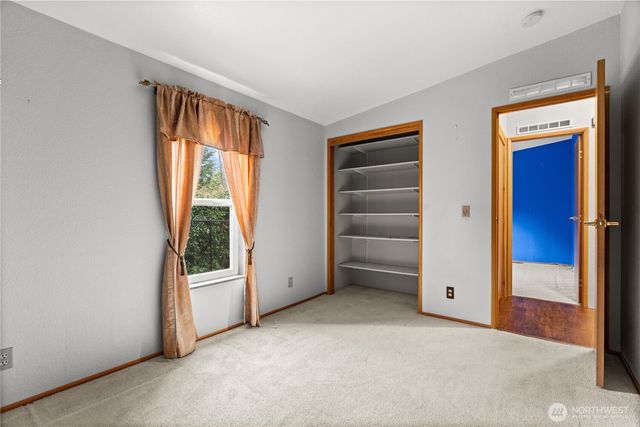 6827 Holmes Island Road SE, Lacey, WA 98503