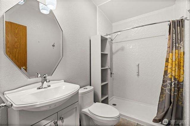 6827 Holmes Island Road SE, Lacey, WA 98503