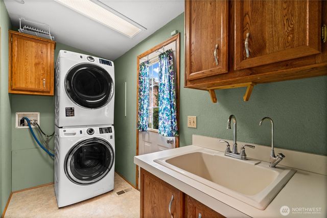 6827 Holmes Island Road SE, Lacey, WA 98503