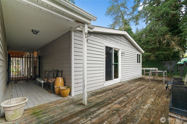 6827 Holmes Island Road SE, Lacey, WA 98503