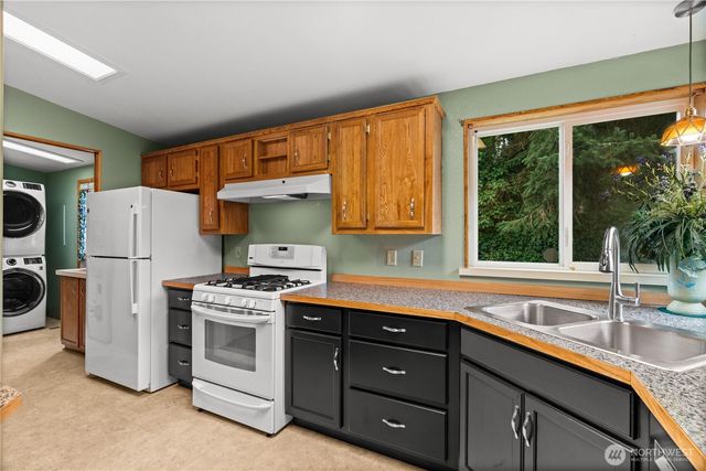 6827 Holmes Island Road SE, Lacey, WA 98503