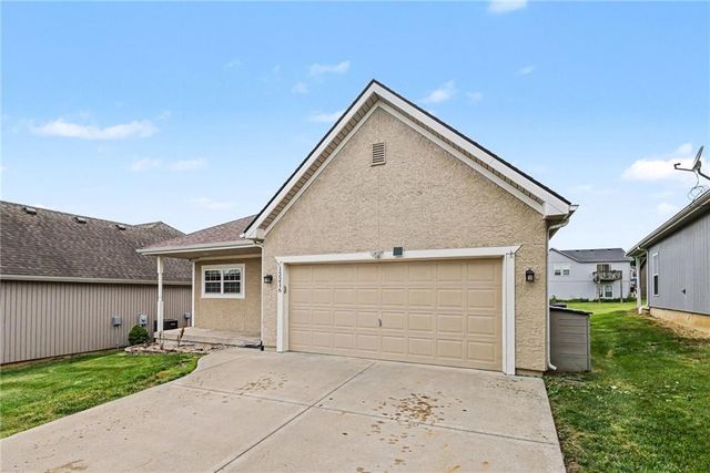 12216 N Pomona Lane, Kansas City, MO 64163