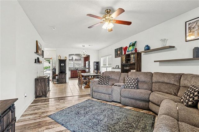 12216 N Pomona Lane, Kansas City, MO 64163