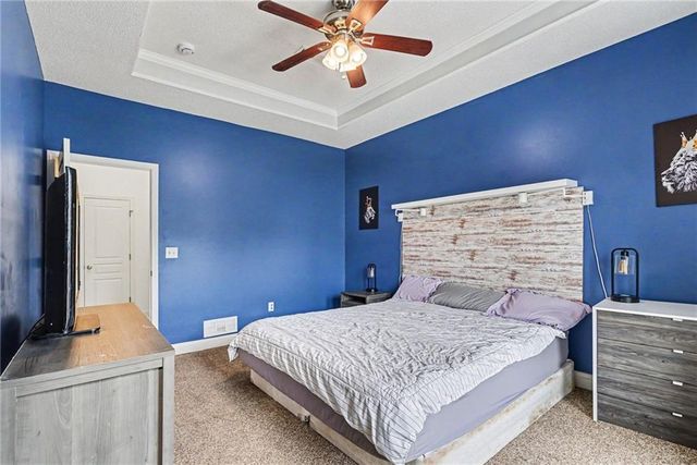 12216 N Pomona Lane, Kansas City, MO 64163
