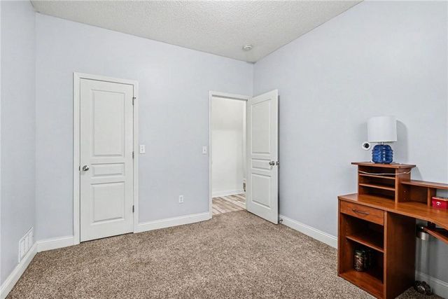12216 N Pomona Lane, Kansas City, MO 64163