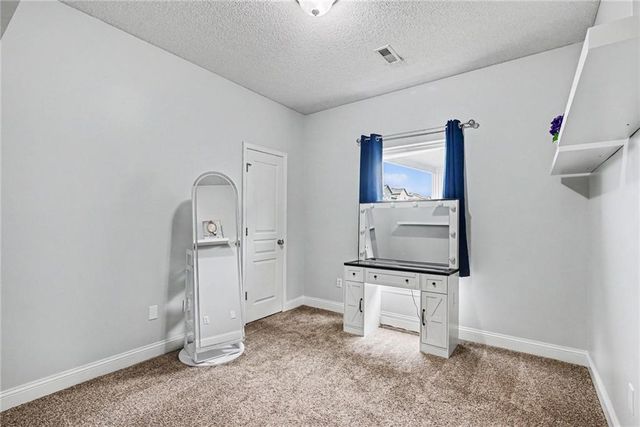 12216 N Pomona Lane, Kansas City, MO 64163