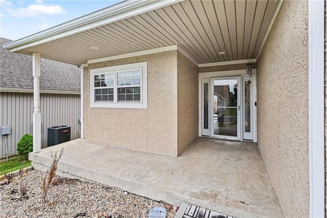 12216 N Pomona Lane, Kansas City, MO 64163