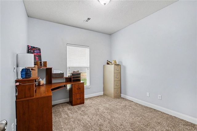 12216 N Pomona Lane, Kansas City, MO 64163