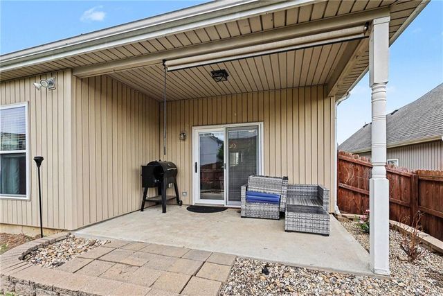 12216 N Pomona Lane, Kansas City, MO 64163