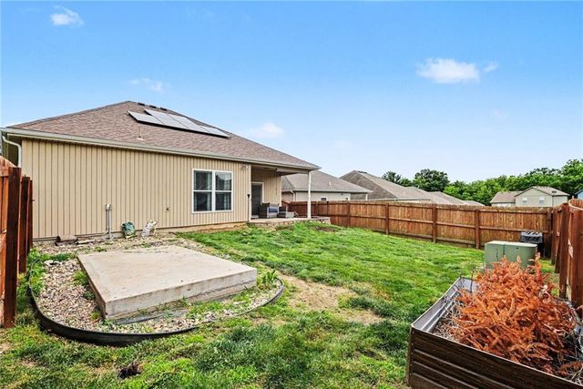 12216 N Pomona Lane, Kansas City, MO 64163