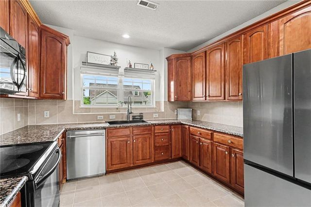 12216 N Pomona Lane, Kansas City, MO 64163