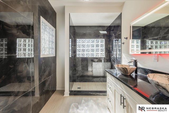 201 E 19th Avenue, Bellevue, NE 68005