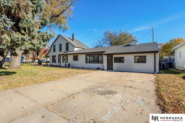 201 E 19th Avenue, Bellevue, NE 68005