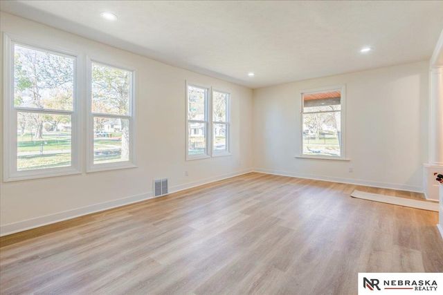 201 E 19th Avenue, Bellevue, NE 68005