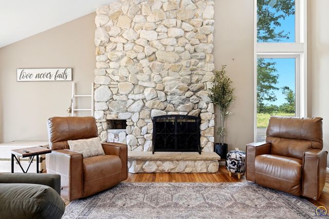 4444 NW Menoken RD, Topeka, KS 66618