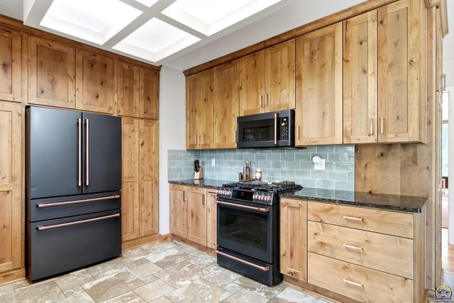 4444 NW Menoken RD, Topeka, KS 66618