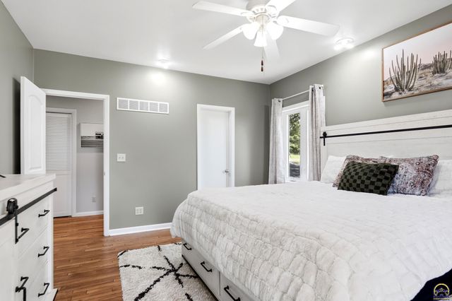 4444 NW Menoken RD, Topeka, KS 66618