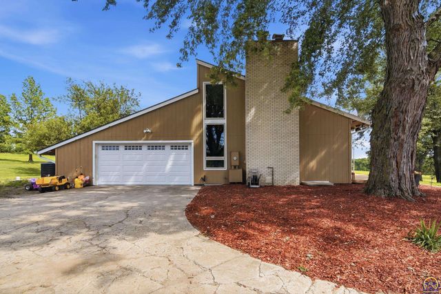 4444 NW Menoken RD, Topeka, KS 66618
