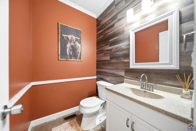 4444 NW Menoken RD, Topeka, KS 66618