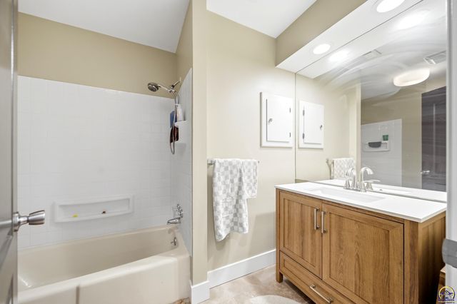 4444 NW Menoken RD, Topeka, KS 66618