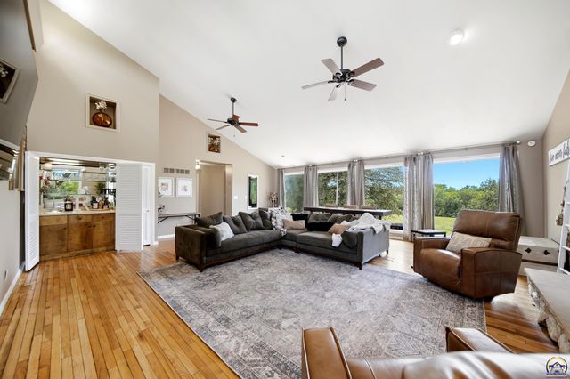 4444 NW Menoken RD, Topeka, KS 66618