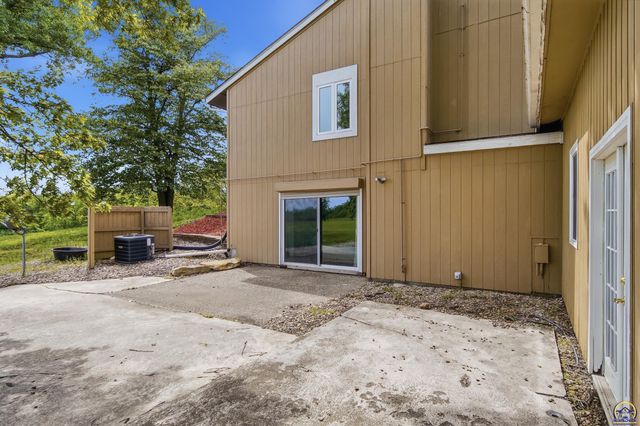 4444 NW Menoken RD, Topeka, KS 66618