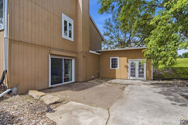 4444 NW Menoken RD, Topeka, KS 66618