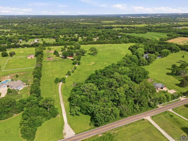 4444 NW Menoken RD, Topeka, KS 66618