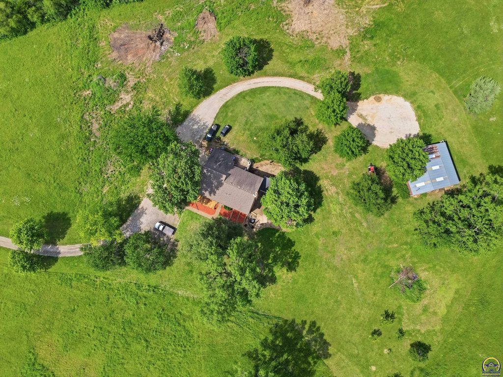 4444 NW Menoken RD, Topeka, KS 66618