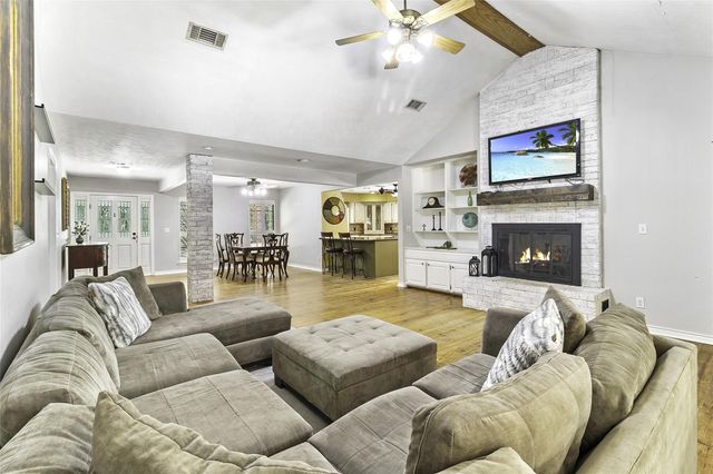 526 Pebble Creek, Livingston, TX 77351