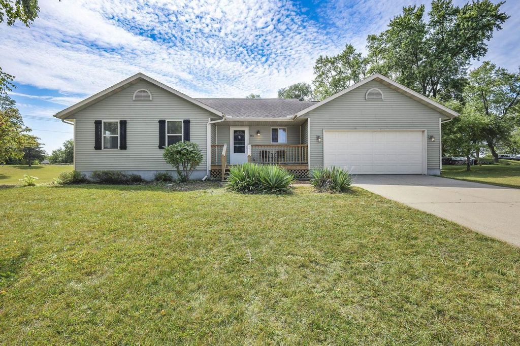 156 W Dodge Street, Wyocena, WI 53969