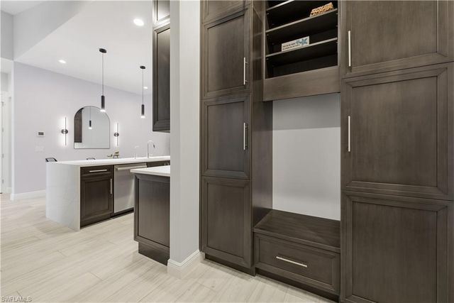 711 91st AVE N, Naples, FL 34108