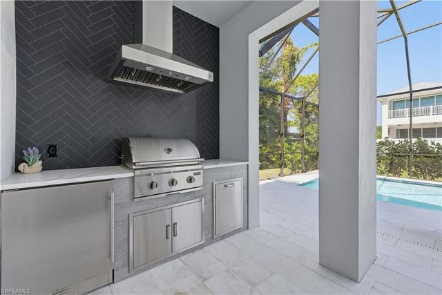 711 91st AVE N, Naples, FL 34108