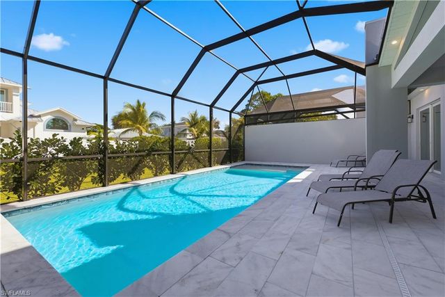 711 91st AVE N, Naples, FL 34108